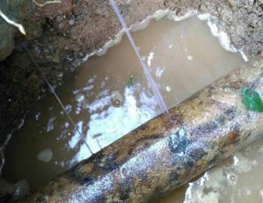 阿荣楼顶渗水维修公司分享下地暖漏水的原因及检测方法。